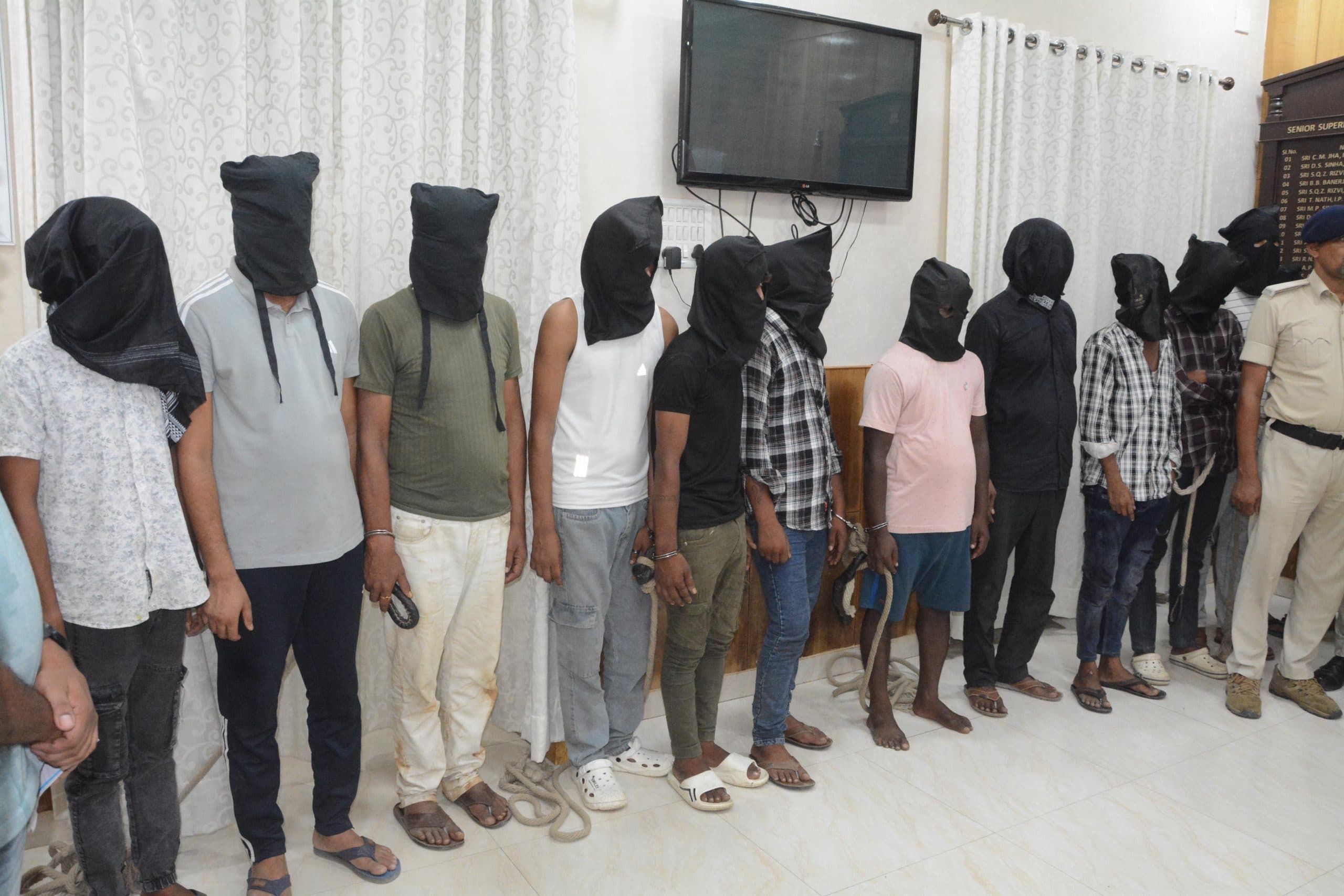 चेन स्नैचिंग की 20 घटनाओं को अंजाम देने वाले गिरोह के छह शातिर गिरफ्तार