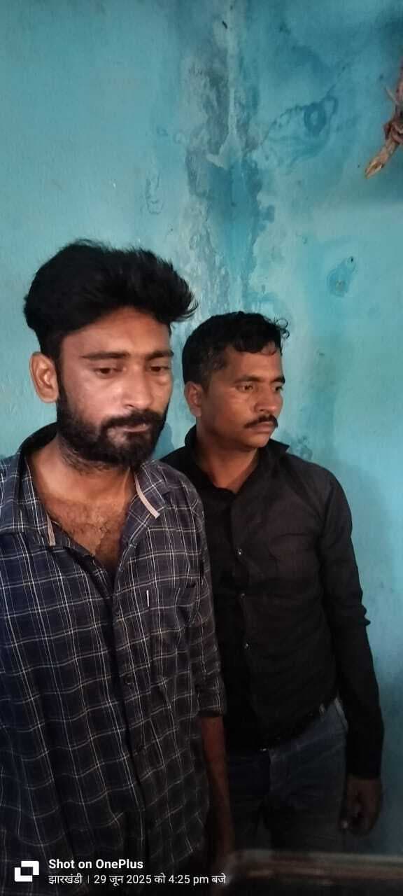 Giridih News :बकरा चोरी कर भाग रहे युवकों को ग्रामीणों ने पीटा