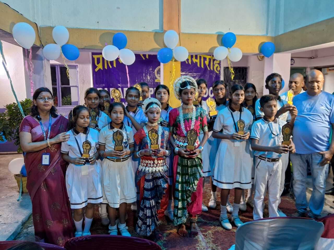 Dhanbad News: पैराडाइज स्कूल में प्रतिभा सम्मान समारोह