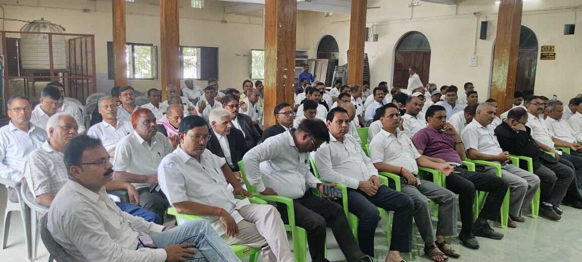 अधिवक्ता के आकस्मिक निधन पर शोकसभा