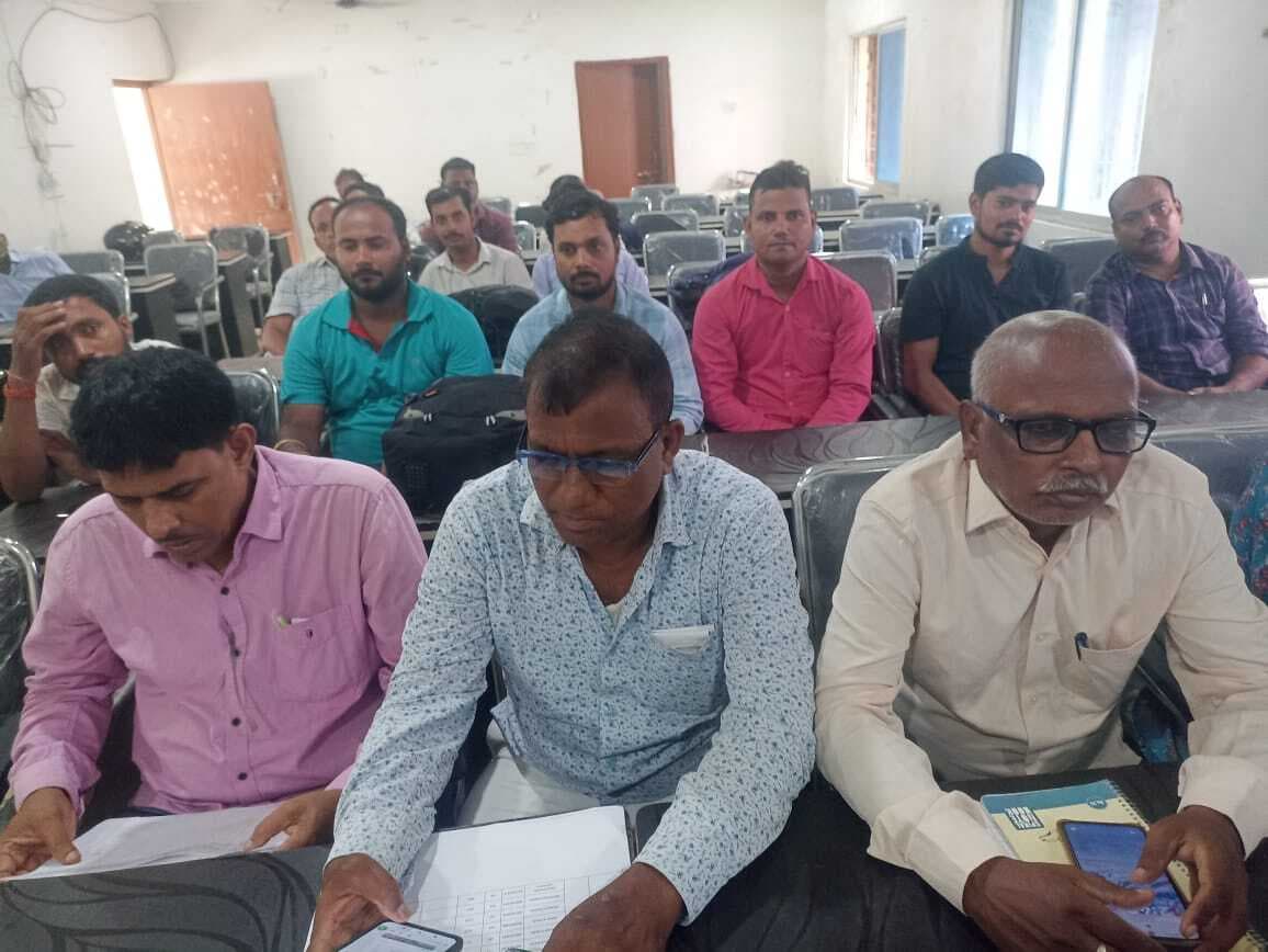 hajipur news. मतदाताओं की सुविधा के बनाएं सहायता केंद्र