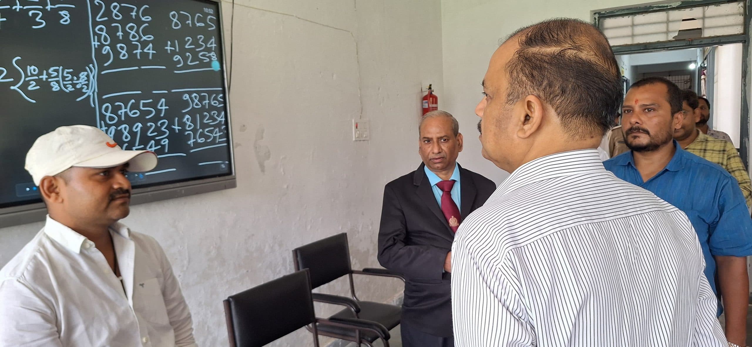 सुरक्षित स्थान का डीजे व डीएम ने किया निरीक्षण