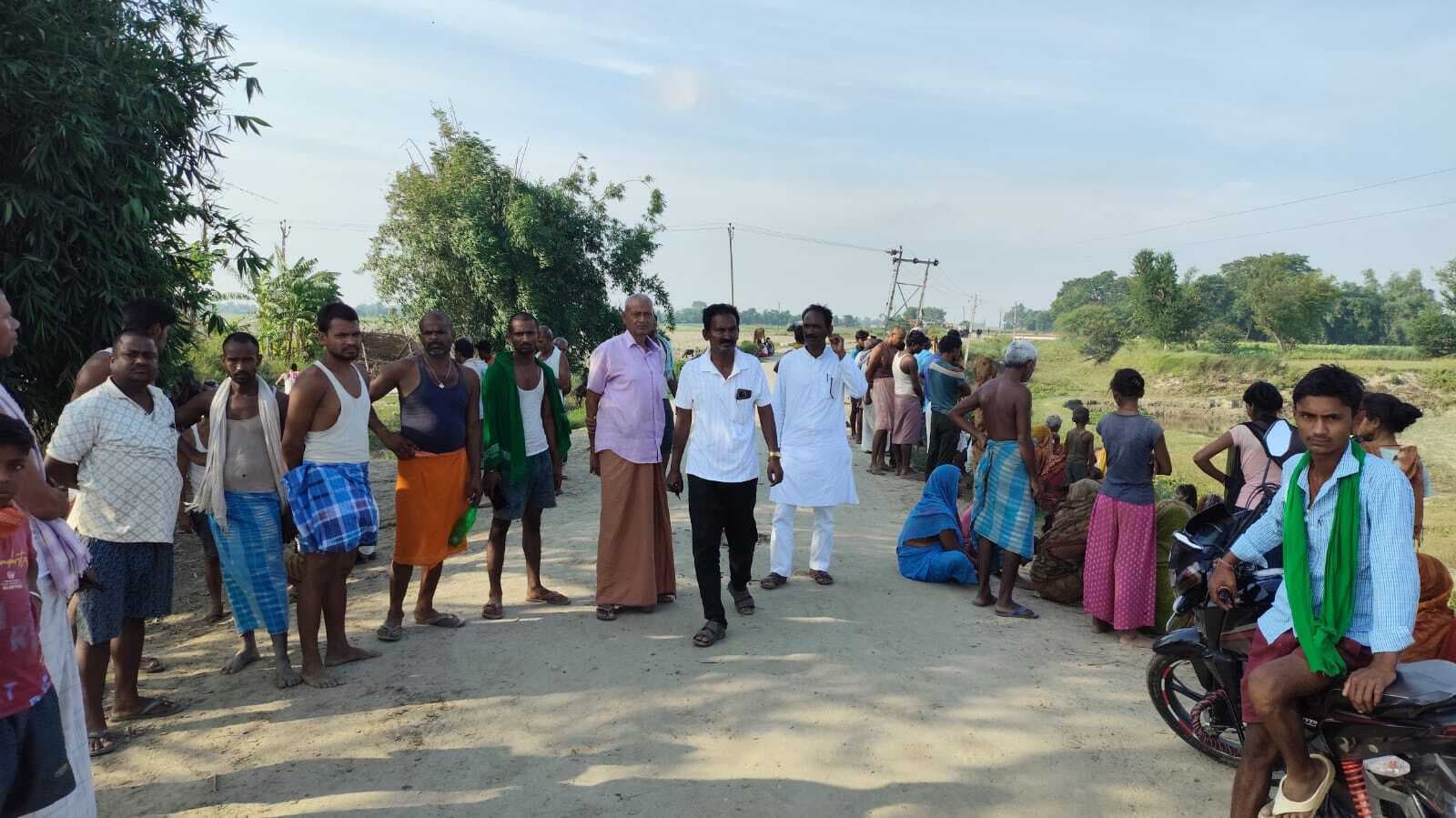 शौच करने के दौरान अधेड़ की करंट लगने से हुई मौत