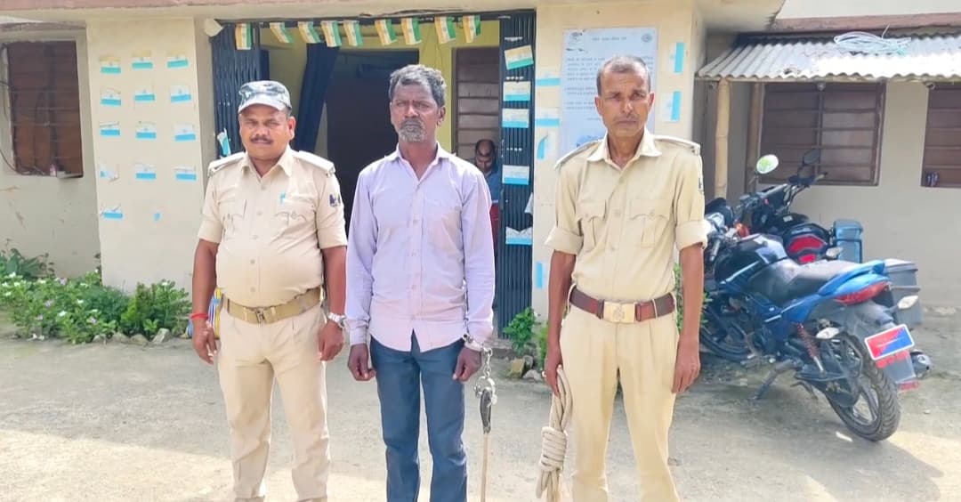 कालसर में 35 लीटर शराब के साथ पुलिस ने एक शराब तस्कर को गिरफ्तार किया