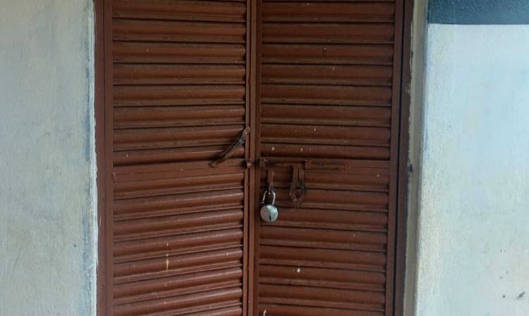 सारवां में स्कूल का ताला तोड़कर हजारों की चोरी