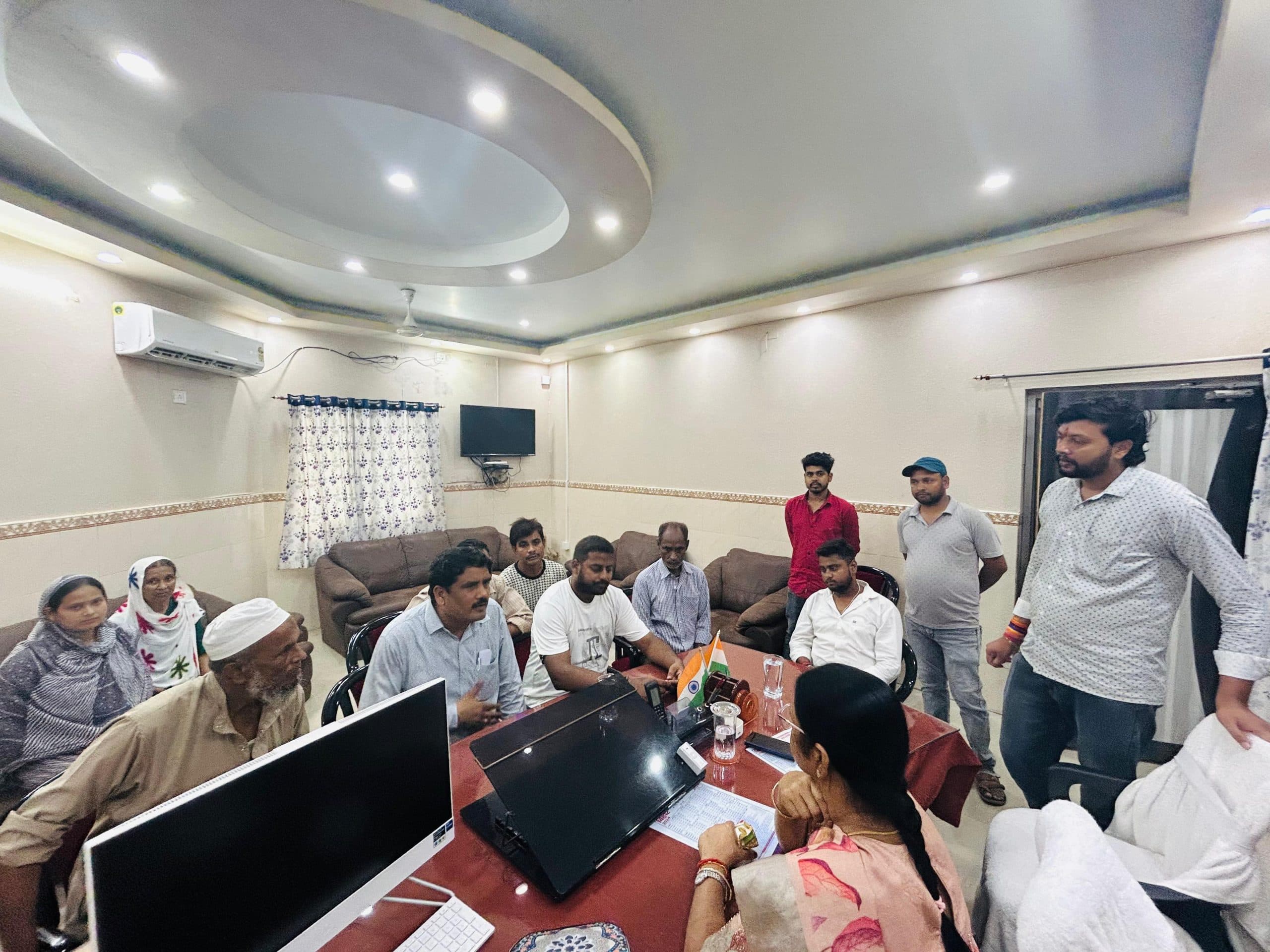 मेयर के जनता दरबार में बीस फरियादियों ने सुनायी समस्या