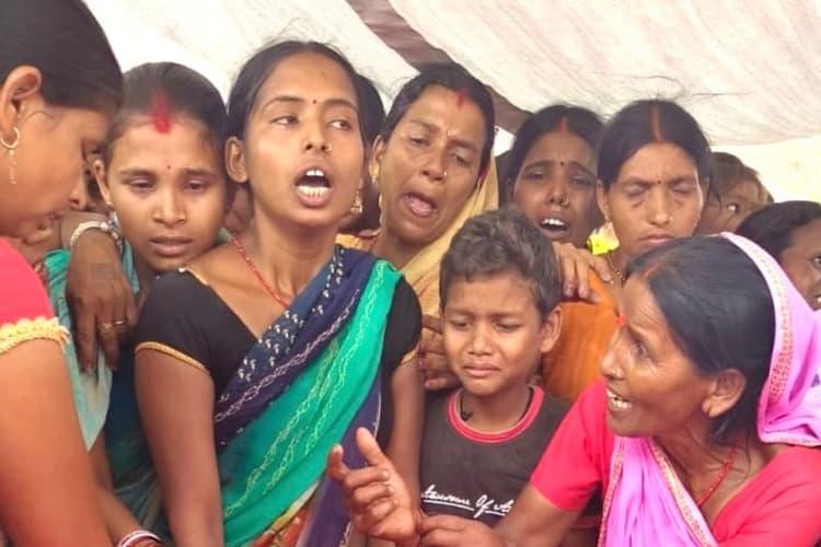 गिरिडीह में तेज रफ्तार ट्रैक्टर ने दादी-पोते को रौंदा, छह घंटे सड़क जाम, मृतक की मां ने बताया हत्या