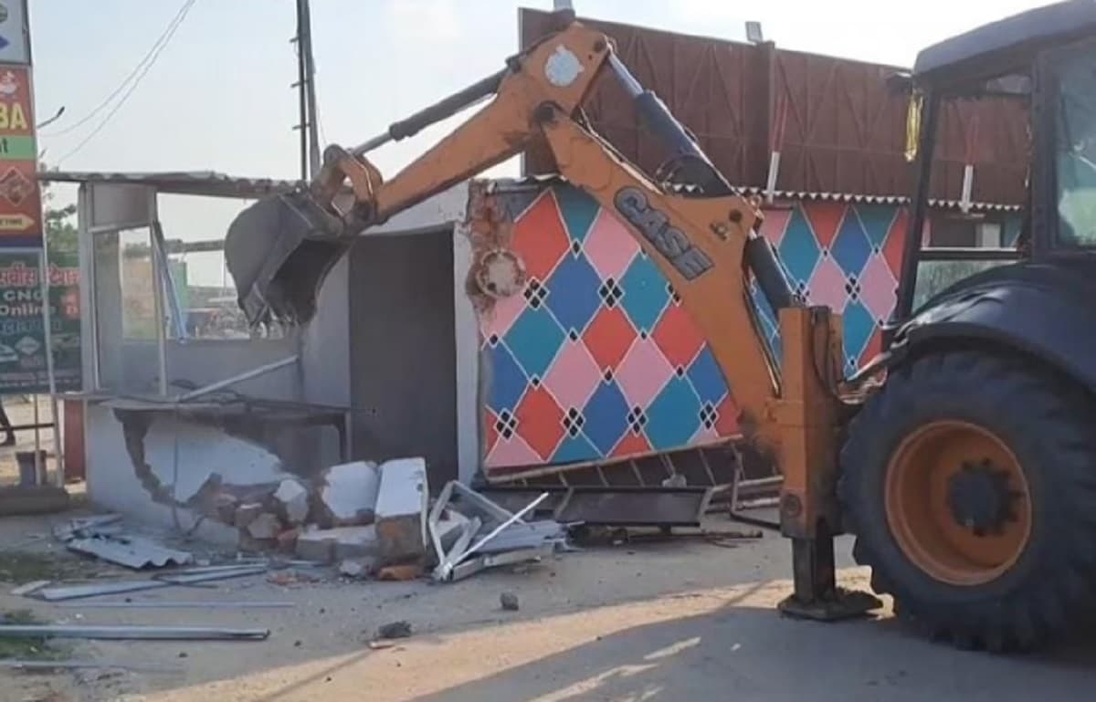 Bihar News: मुजफ्फरपुर केस के आरोपी मुकेश राय का सरेंडर, बुलडोजर लेकर पहुंची थी पुलिस