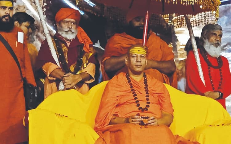 'संतों के कब्जे में दें जम्मू-कश्मीर के मंदिर-मठ...', बिहार आए महामंडलेश्वर ने बतायी मांग की वजह