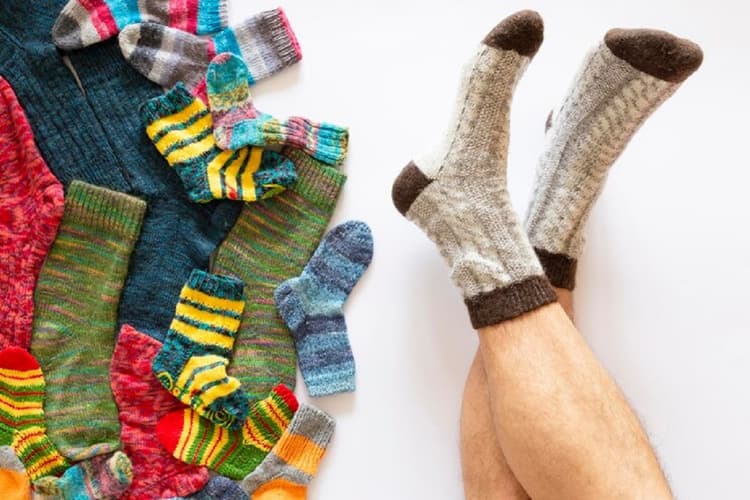 Old Socks Use: पुराने मोजो का कुछ इस तरह करें इस्तेमाल, घर की बढ़ जाएगी शोभा