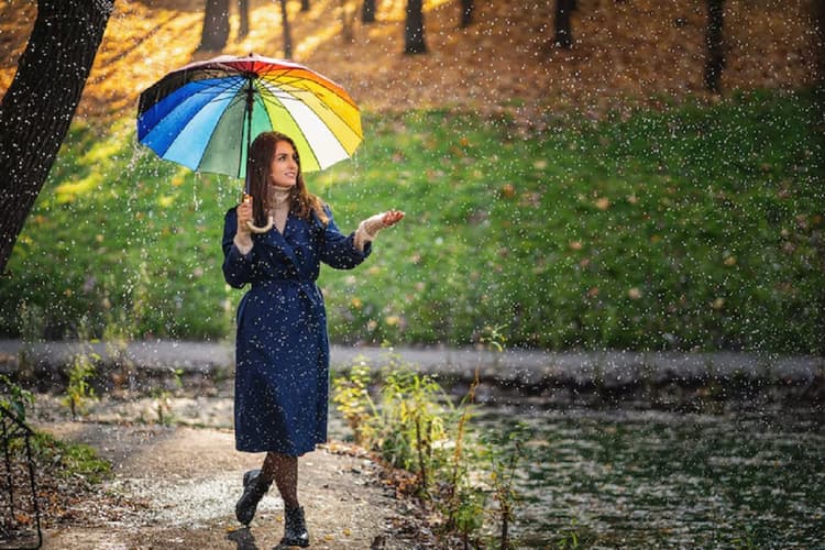 मानसून में लगाए फैशन का तड़का, जरूर ट्राइ करें ये फुटवियर