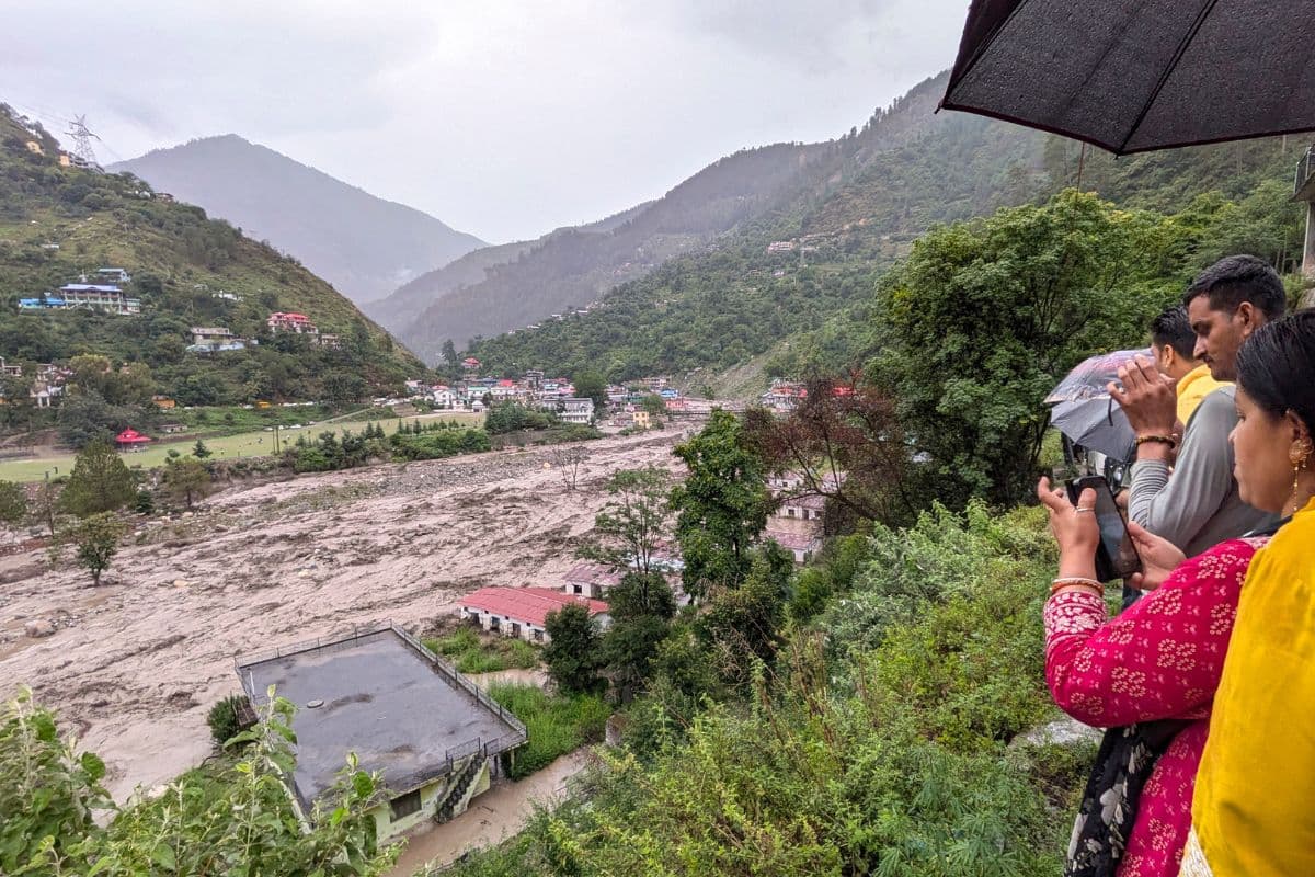 Himachal Cloud Burst Video: कुल्लू में बादल फटने से भारी तबाही, तीन लापता, देखें भयावह वीडियो