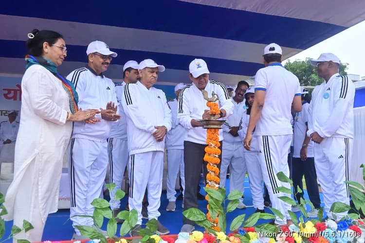 अंतरराष्ट्रीय योग दिवस पर एक मंच पर दिखे मंत्री इरफान अंसारी और भाजपा नेता सीपी सिंह, जानिये क्या कहा