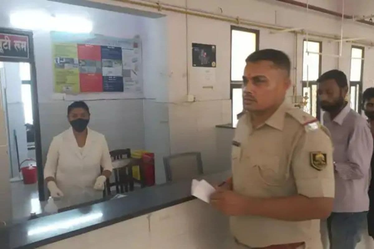 जांच के लिए अस्पताल पहुंची पुलिस