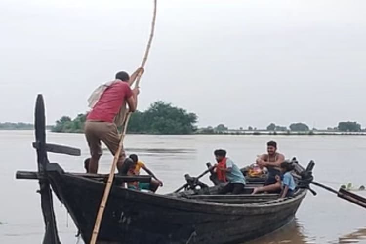 Bihar Flood: लखीसराय में डरा रहा गंगा का बढ़ता जलस्तर, दियारा में गहराया बाढ़ का खतरा