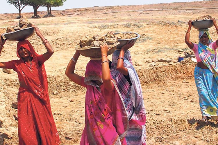 Manrega Yojna Bihar: 14 पंचायत रोजगार सेवकों पर कार्रवाई, यहां जानिए क्या है पूरा मामला