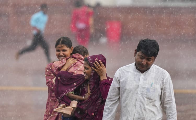 Bihar Weather: पटना-नालंदा सहित कई जिलों में भारी बारिश का अलर्ट, भागलपुर में बदन जला रही चुभती धूप
