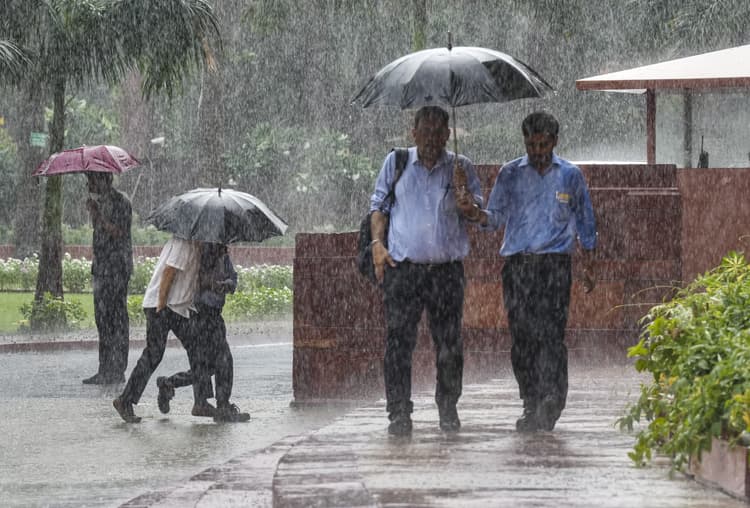 Bihar Weather: बिहार के इन जिलों में 3 दिन बाद होगी भारी बारिश, अगले तीन घंटे के लिए यहां भी अलर्ट जारी...