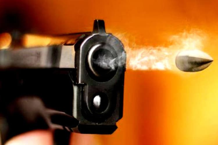 Ara: झगड़ा देखने गया युवक बना निशाना, गर्दन में लगी गोली