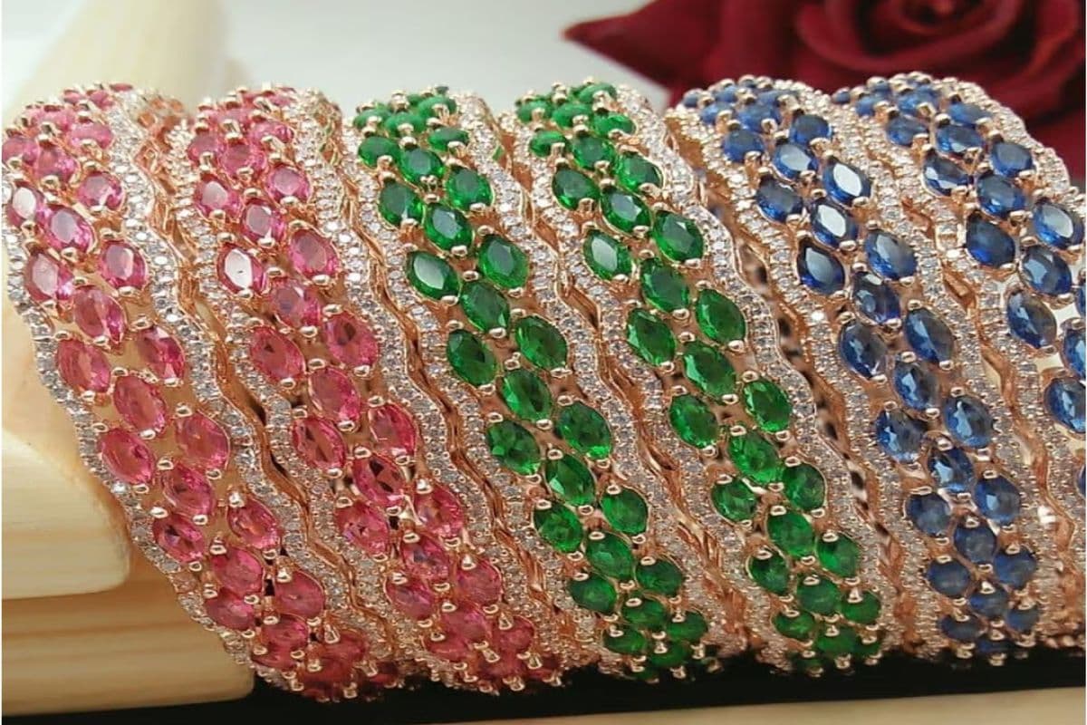 Bangles Designs for Women: हाथों में जब खनकेगी चूड़ियां,खूबसूरती में लगेगा चार चांद Bangles Designs for Women: हाथों में जब खनकेगी चूड़ियां,खूबसूरती में लगेगा चार चांद