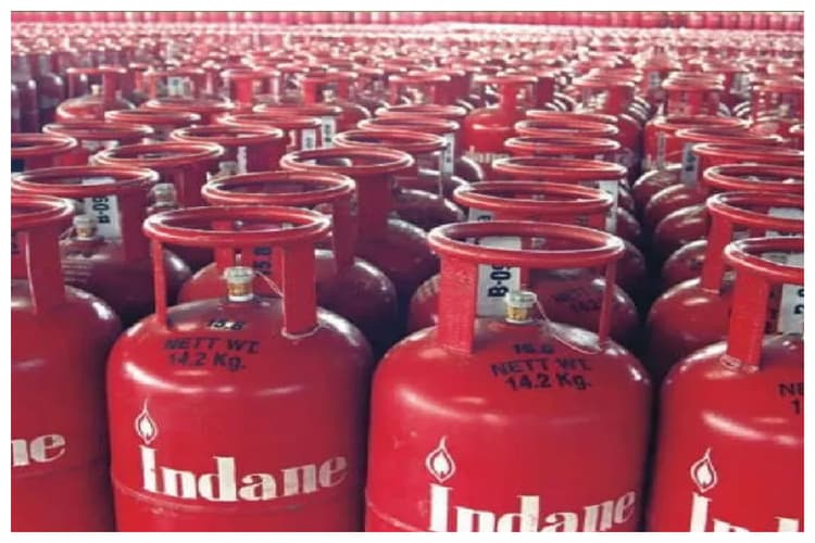 LPG Cylinder Price Cut: सुबह सुबह आ गईं खुशखबरी, गैस सिलेंडर हो गया सस्ता, देखें आपके शहर में कितना कम हुआ दाम