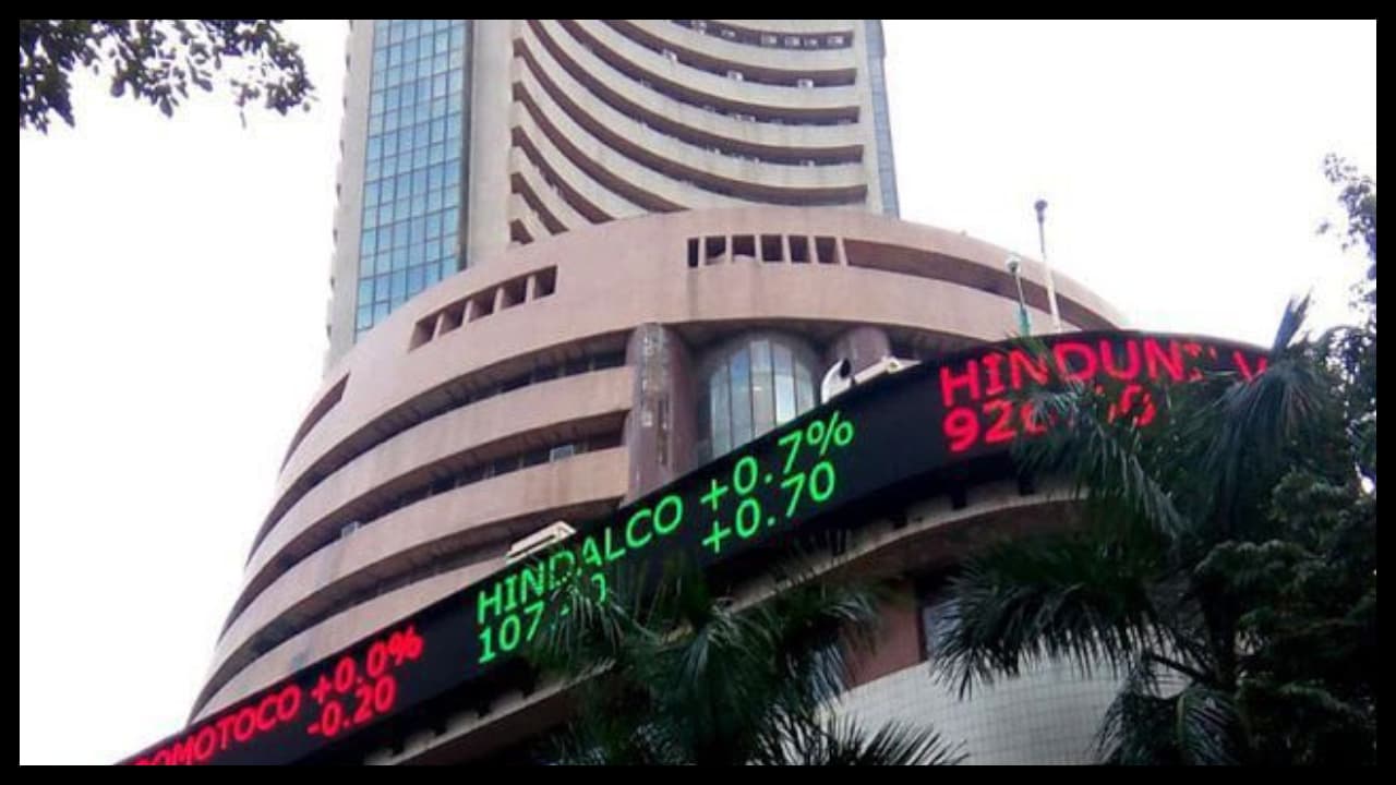 शेयर बाजार लाल निशान में खुला, मार्केट का बूरा हाल, सेंसेक्स 300 से ज्यादा गिरा, Nifty भी 2300 के नीचे