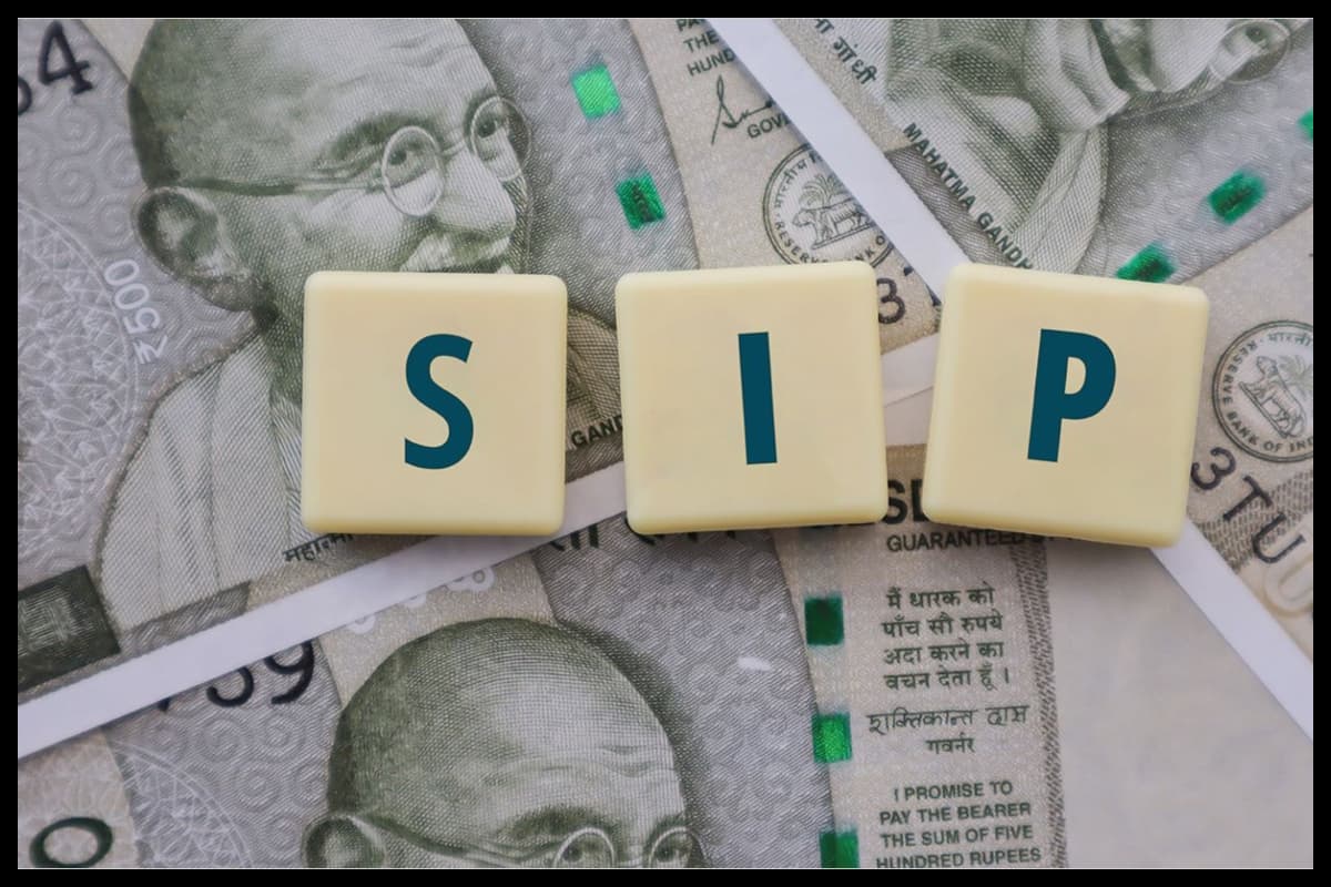 74 लाख करोड़ के पार पहुंचा म्यूचुअल फंड AUM, जून में SIP निवेश ने बनाया रिकॉर्ड, निवेशकों का भरोसा बुंलदियों पर