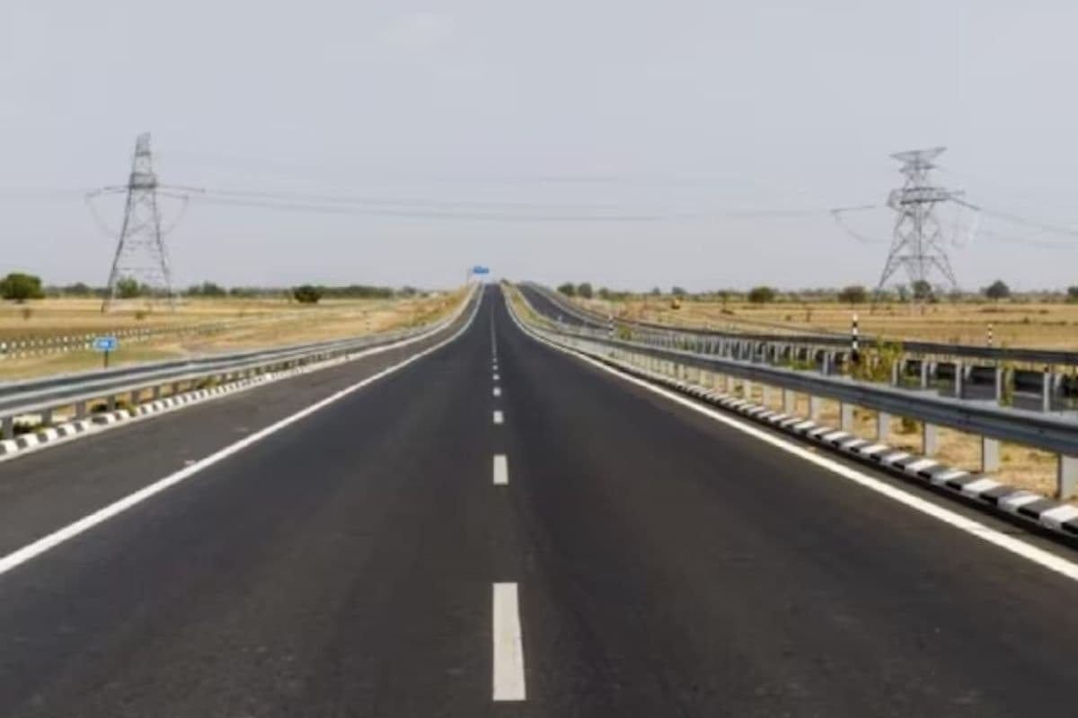 सोनभद्र-झारखंड के बीच दौड़ेगी विकास की रफ्तार, बन रहा हाईवे जैसा शानदार रोड