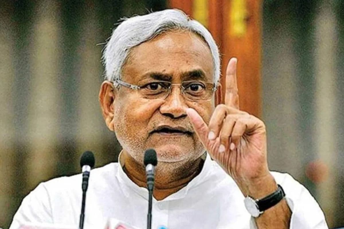 Bihar Cabinet: बिहार के चार सरकारी डॉक्टर किए गए बर्खास्त, नीतीश कैबिनेट की बैठक में लिया गया फैसला