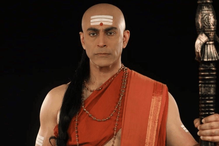Chanakya Niti: ऑफिस में कौन जलता है आपसे? इन 10 संकेतों से करें पहचान