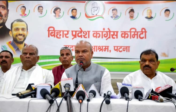Bihar Politics: बिहार में 3 करोड़ वोटरों का कटेगा नाम, कांग्रेस के इस दावे से फिर गरमा गई राजनीति