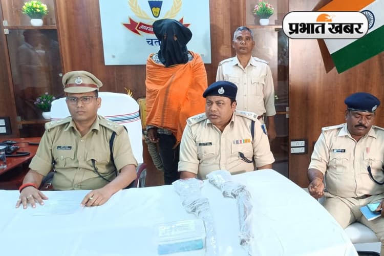 Jharkhand Crime News: देशी राइफल के साथ अपराधी गिरफ्तार, टीएसपीसी उग्रवादी समेत 3 फरार