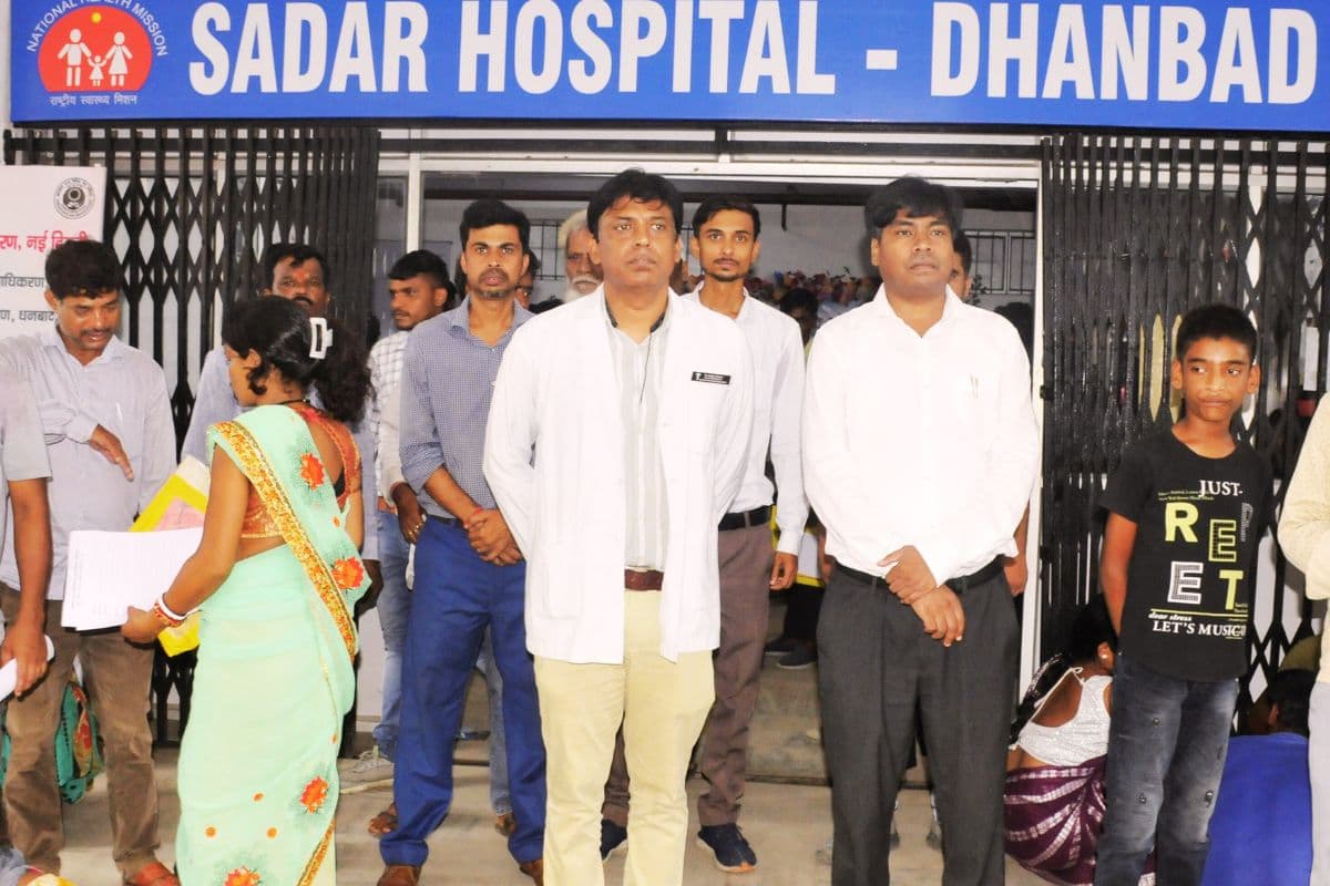 धनबाद के प्रधान जिला जज वीरेंद्र तिवारी बोले- सरकारी योजना से वंचित न रहे कोई दिव्यांग