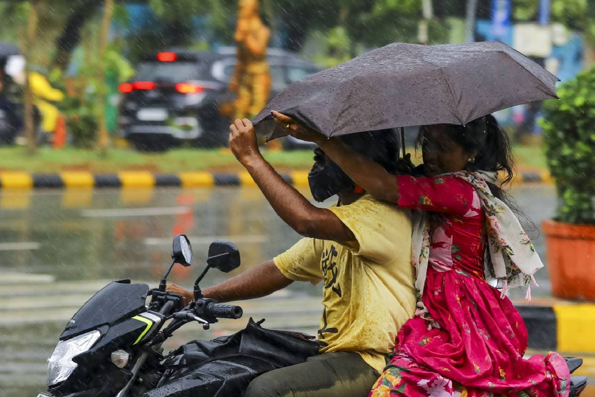 Heavy Rain Alert : आने वाले 2 दिनों में होगी बहुत भारी बारिश, संभलकर निकलें घर से