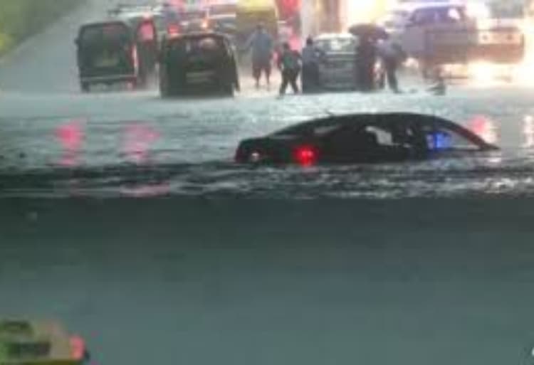 तालाब बनी दिल्ली! AAP ने शेयर किया वीडियो, सरकार पर उठाए सवाल