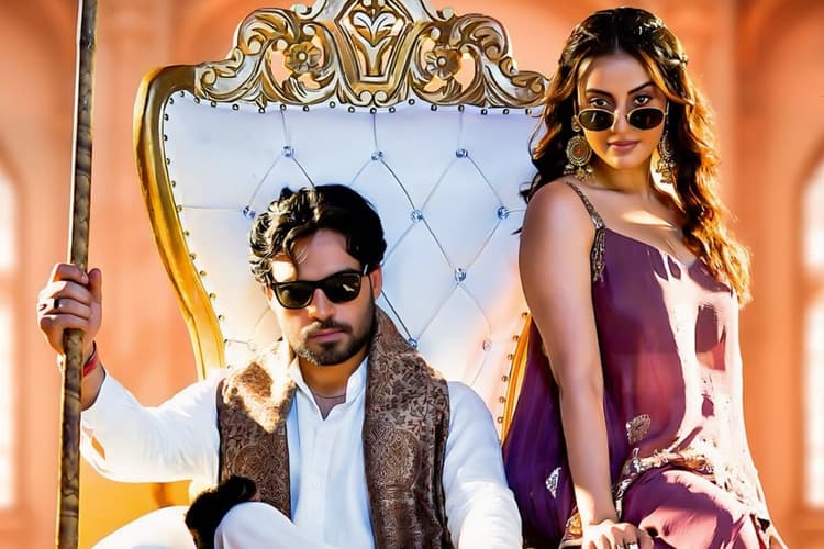 Bhojpuri: प्रधान की पत्नी बन पति की तारीफ करती दिखी अक्षरा सिंह, कॉमेडियन सतीश रे संग जमकर लगाए ठुमके