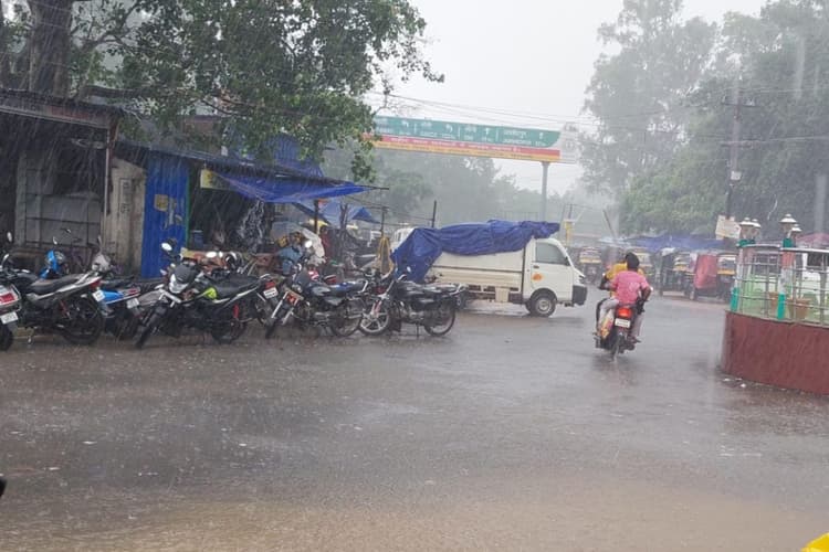 Jharkhand Weather: सरायकेला-खरसावां में 250 मिमी बारिश रिकॉर्ड, ग्रामीण क्षेत्रों में दिनभर गुल रही बिजली