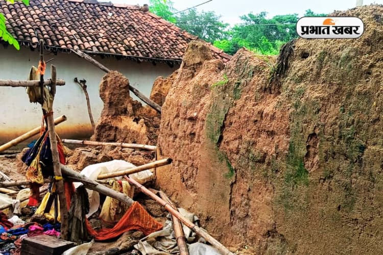 जमशेदपुर के पास कोवाली में बारिश से कच्चा मकान ढहा, 2 महिलाएं दबीं, बेटी की मौत, मां गंभीर