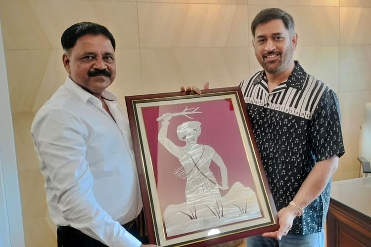 महेंद्र सिंह धौनी के सहयोग से झारखंड के खेल और पर्यटन को मिलेगी वैश्विक पहचान, बोले मंत्री सुदिव्य कुमार सोनू