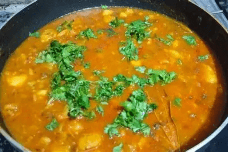 Masaledaar Aloo Sabji Recipe: पूरी के साथ खाइए ये झटपट मसालेदार आलू की ग्रेवी वाली सब्जी, स्वाद ऐसा जो भूले ना भूले