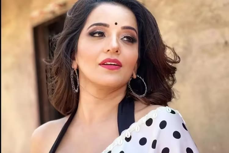 भोजपुरी एक्ट्रेस मोनालिसा बनीं ‘सोनालिका ट्रैक्टर’! बिहार में फर्जी डोमिसाइल सर्टिफिकेट से मचा हड़कंप