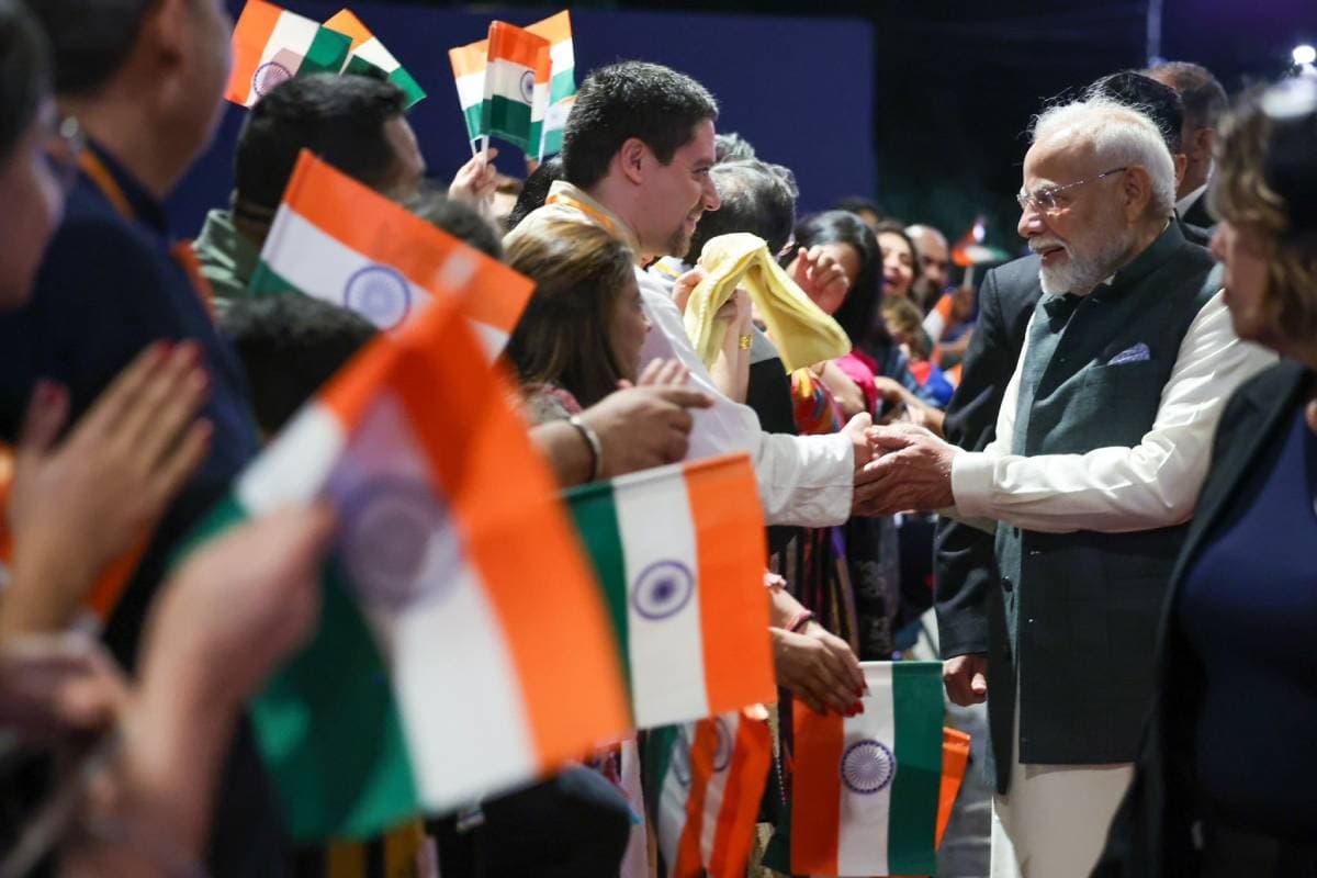 PM Modi Brazil Visit : рднрд╛рд░рдд рдорд╛рддрд╛ рдХреА рдЬрдп рд╕реЗ рдкреАрдПрдо рдореЛрджреА рдХрд╛ рд╕реНрд╡рд╛рдЧрдд, рдЬрд╛рдиреЗрдВ рдХрд┐рддрдиреЗ рднрд╛рд░рддреАрдп рд░рд╣рддреЗ рд╣реИрдВ рдмреНрд░рд╛рдЬреАрд▓ рдореЗрдВ