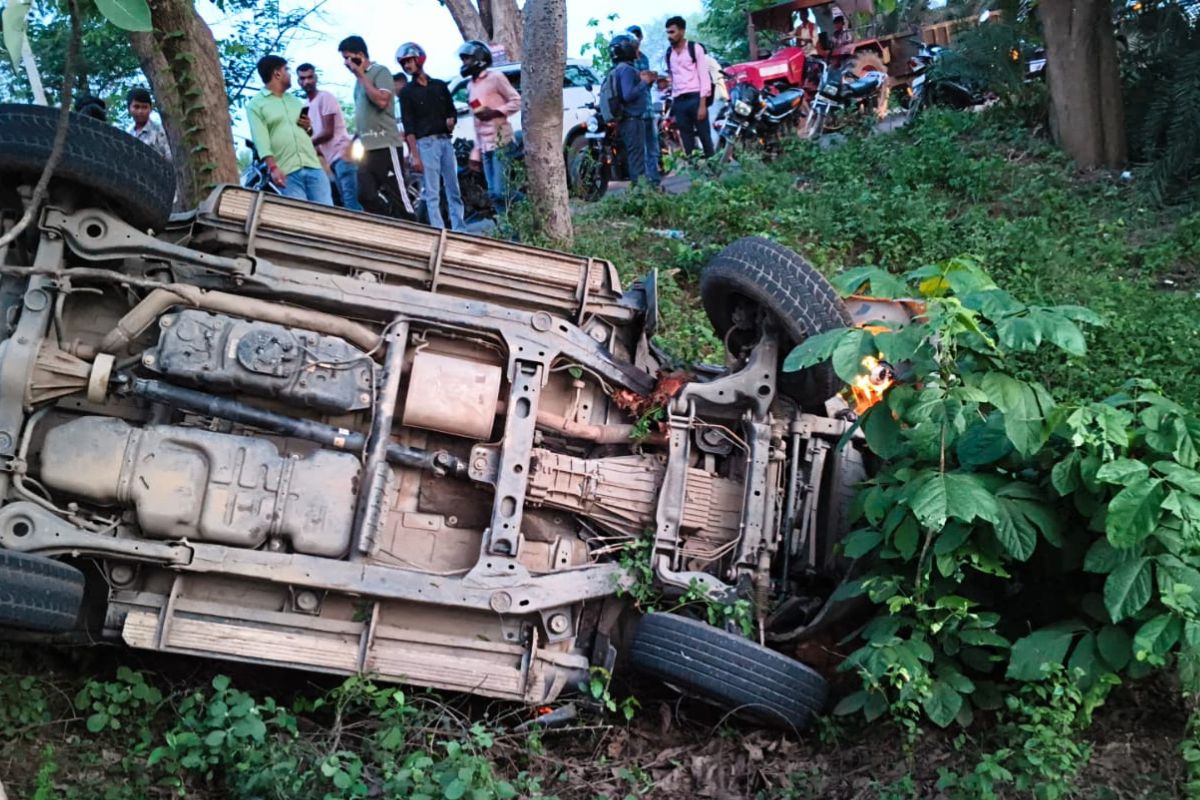 झारखंड के पलामू में बड़ा सड़क हादसा, तेज रफ्तार स्कॉर्पियो और बाइक की टक्कर में 3 की मौत, 2 की हालत नाजुक