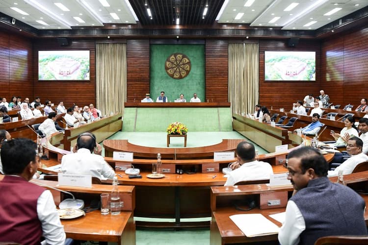 मानसून सत्र में विपक्षी खेमे में बीजेपी करेगी सेंधमारी! 7 सांसदों के टूटने के आसार, मंत्री का दावा