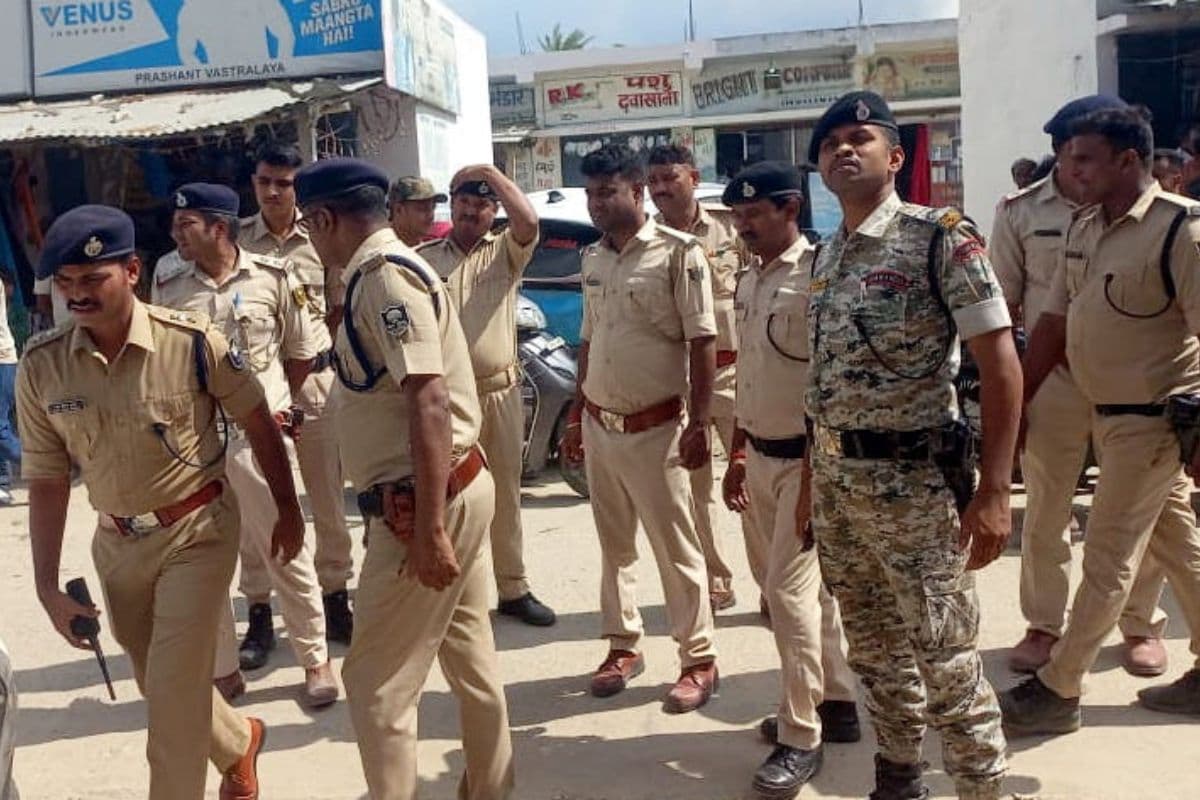 मुजफ्फरपुर: बैंक में डाका डालने पहुंचे आठ डकैत, पुलिस ने पांच किमी खदेड़ कर दो को दबोचा