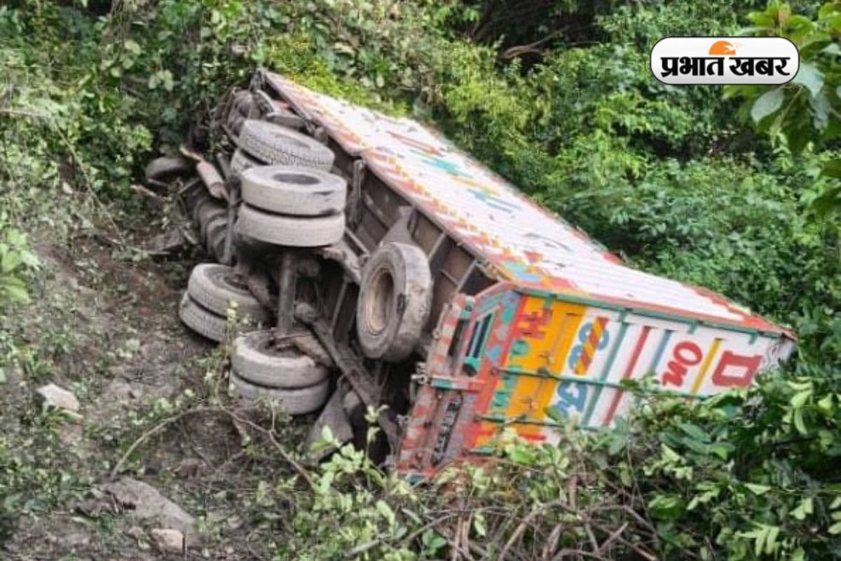 कोडरमा में सड़क दुर्घटना में नाबालिग समेत एक ही परिवार के 3 लोगों की मौत, घाटी में मची चीख-पुकार