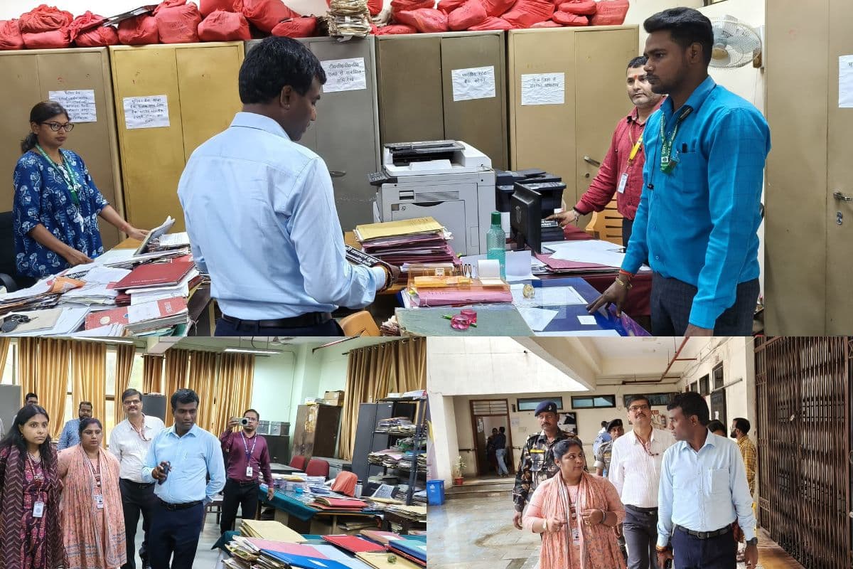 Surprise Inspection of Ranchi DC Surprise Inspection of Ranchi DC