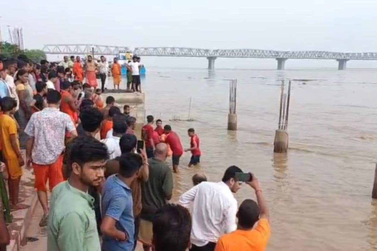 Patna News 5 youths bathing in Ganga 2 missing three people were rescued