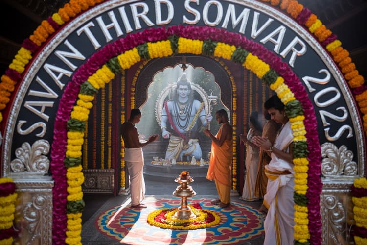 Sawan Third Somvar 2025 : शिवपुराण के अनुसार, तीसरे सोमवार का व्रत क्यों है विशेष रूप से फलदायक