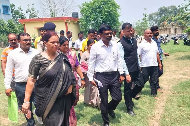 अंधेरे में स्कूल, टेंट-जेनरेटर पर खर्च! जब ACS एस सिद्धार्थ ने हेडमास्टर को सुनाई खरी-खोटी